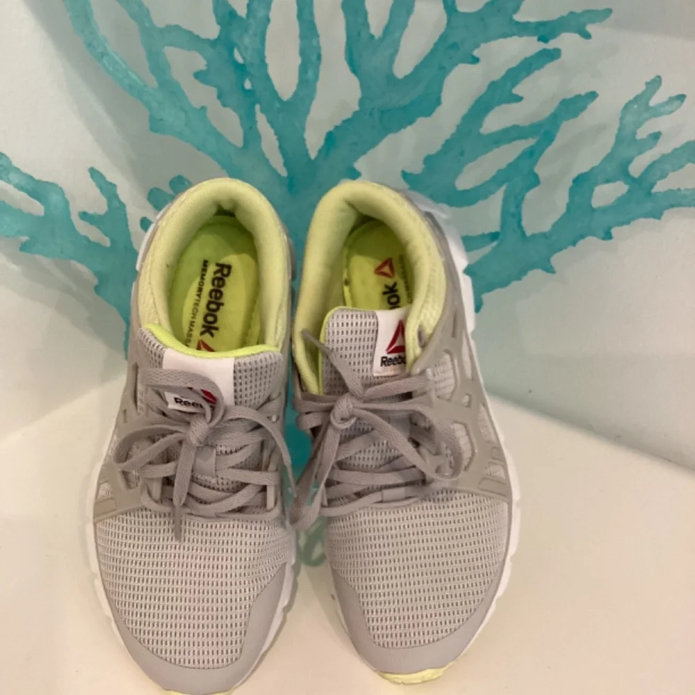 Reebok Mesh Running Sneaker Gray Neon Green Women's Shoes sz 6.5 New